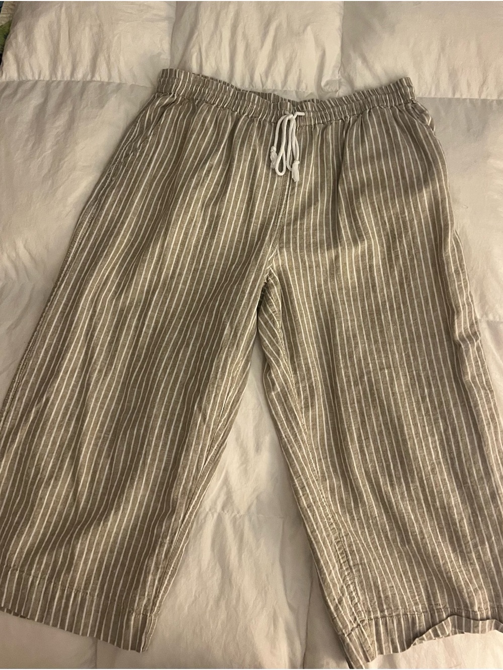 beachlunchlounge Striped Cropped Pants